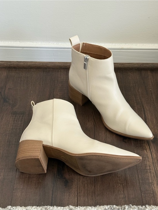 Universal Thread Shoes - Universal Thread Cream Pointed Toe Ankle Boots Women’s 8 Block Western Chic
